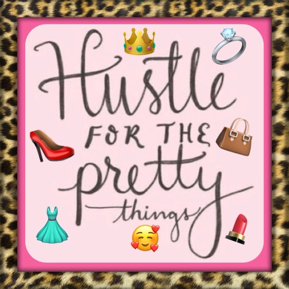 👑✅PRICE FIRM✅ Beautiful Vintage Chanel Black Resin Cuff Bracelet. - Picture 13 of 16